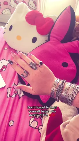 If u can’t love yourself, how in the hell are u gonna love somebody else #amen #treat #shopping #2000s #playboy ⭐️🩷💋🩷⭐️💋🩷⭐️🔥💋❤️😘😘😍🤑🤣