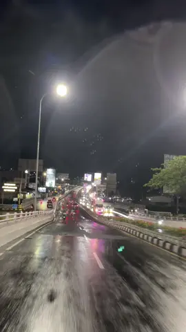 Motoran + di jalan + hujan + sendirian wuuuuusshhhhh 🚀 #trend #fyp #alwayslovingyou 