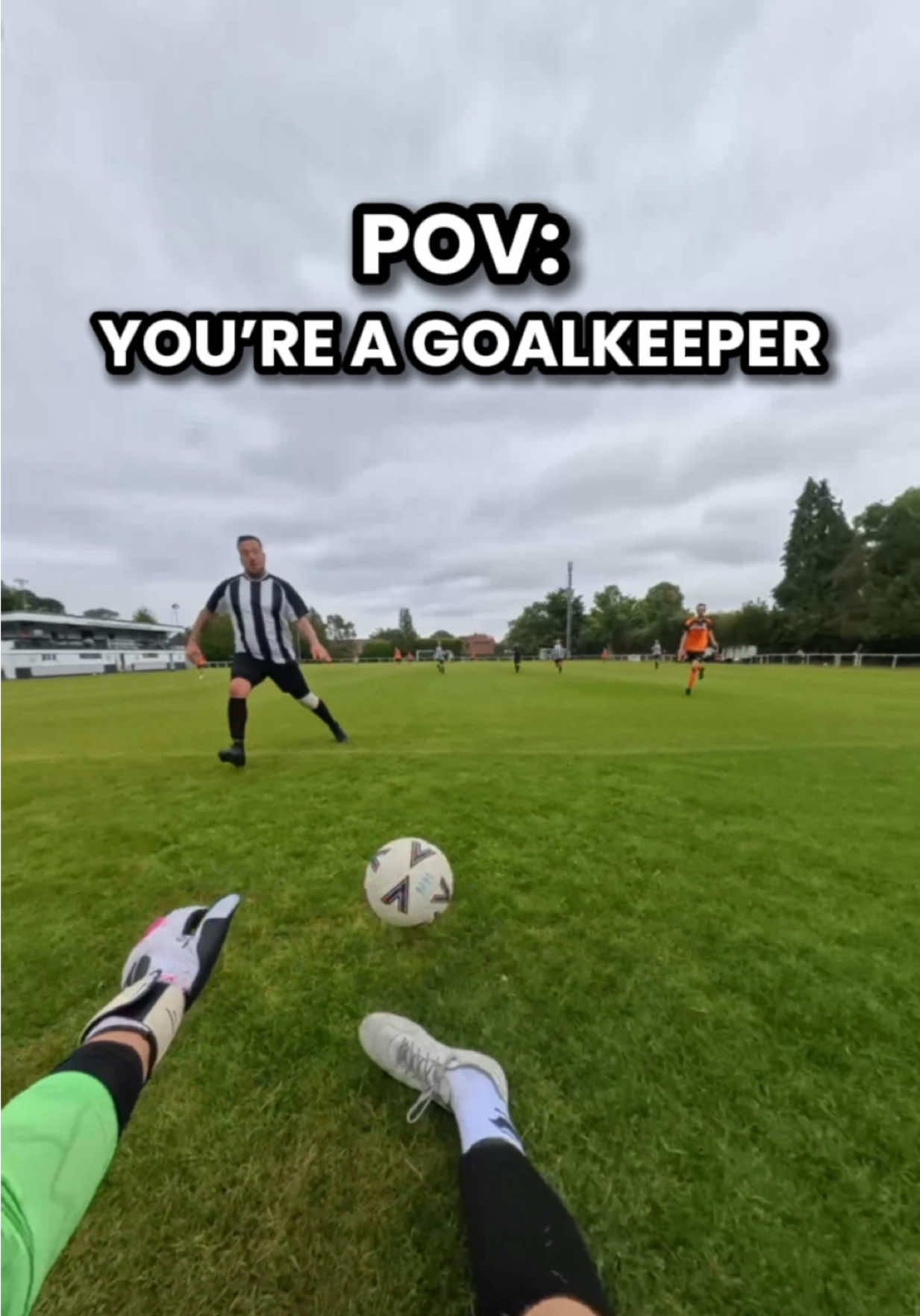 POV : You’re A Goalkeeper 🧤👀#goalkeeper #goalkeepertraining #pov #goalkeeperpov #Soccer 