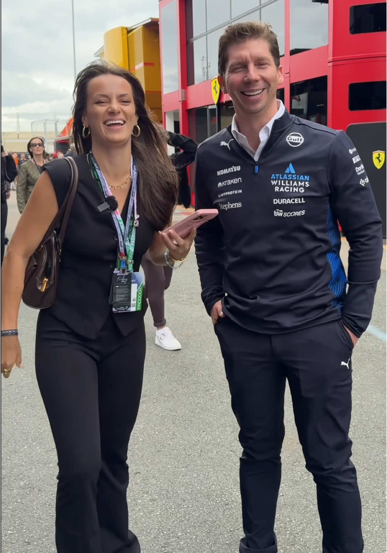 JV always has an answer for everything #jamesvowles #williamsracing #dutchgp #zandvoort 