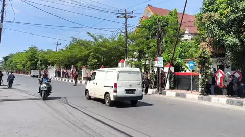 demo di gowa dijaga dan dikawal ratusan masyarakat. warga tidak ingin terjadi lagi adanya aksi anarkisme yang bisa merugikan masyarakat Kabupaten gowa. 