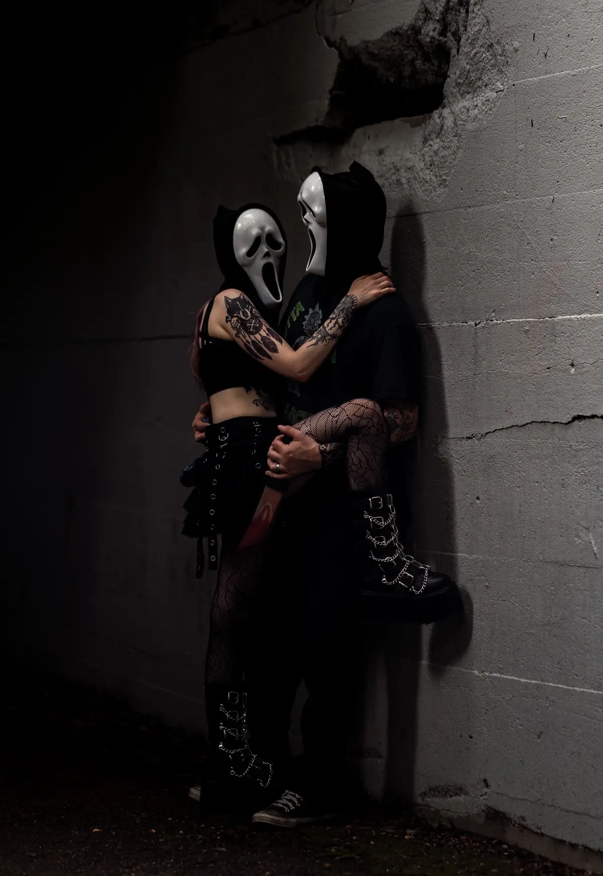 Here’s a few pictures from my couples horror shoot with the hubby! 🖤 Photographer is @littleshopofphotos on Facebook!  #horrorphotoshoot #couplesghostface #coupleshorrorshoot #spookyseason #halloweenphotoshoot #FYP 