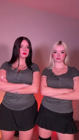 Hi! #twins #burchtwins 