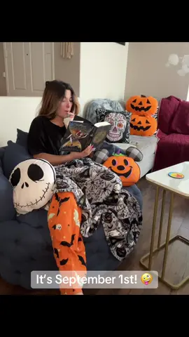 I can’t find my black tablecloth for my door shelf 😩 but more decorating to come soon. 🥰 it’s finally SPOOKY SEASON! 🎃 👻 🍬 
