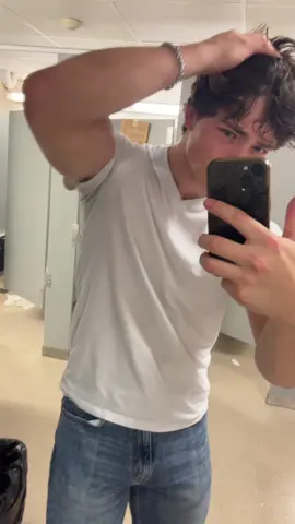 Pretend I know the lyrics 