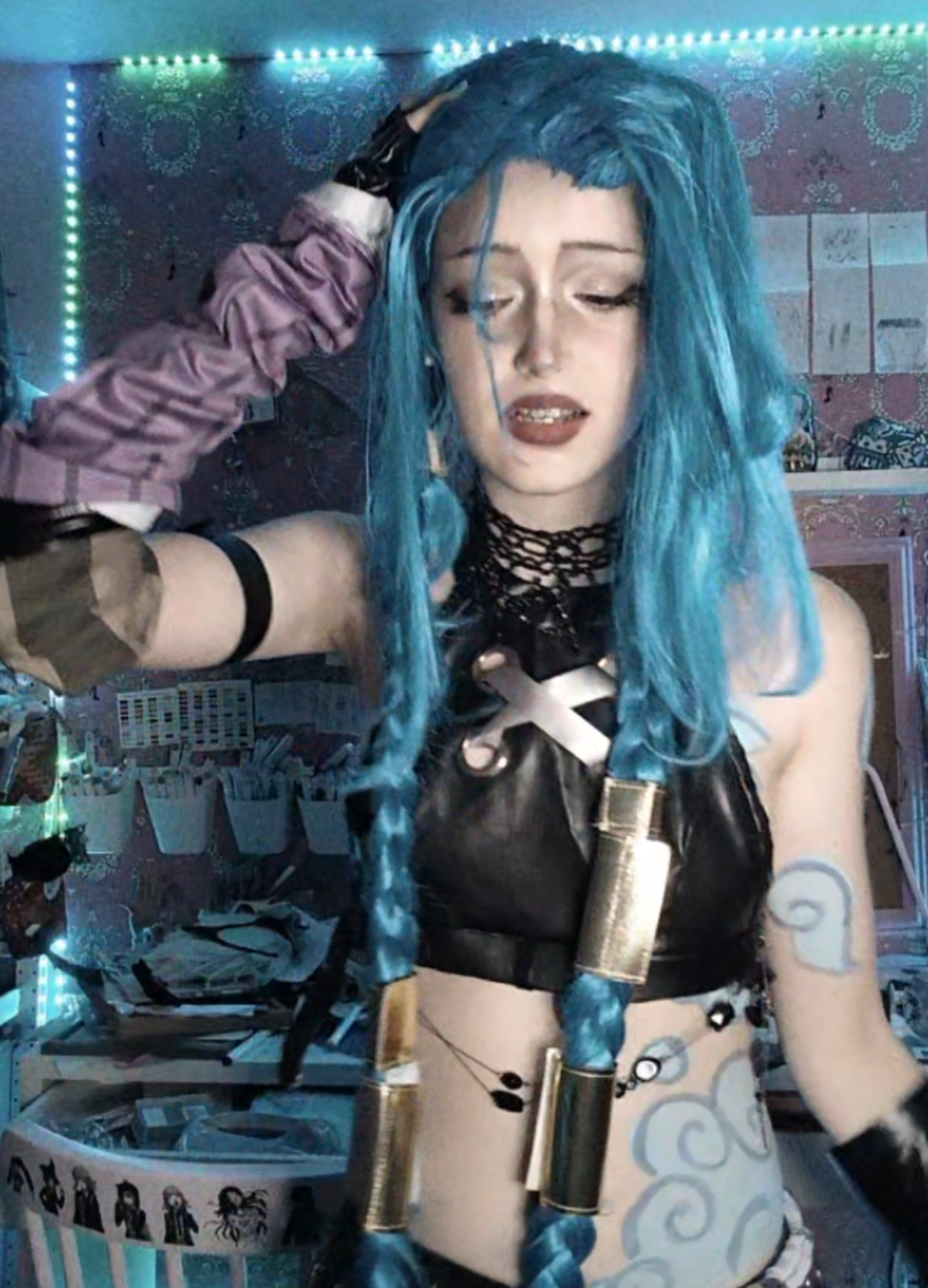 exposing my five head every two seconds for what  #cosplay #arcane #arcanecosplay #jinx #jinxcosplay 