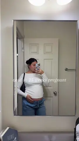 good morning🦋💭☀️ #fyp #OOTD #pregnant #pregnantoutfitideas 