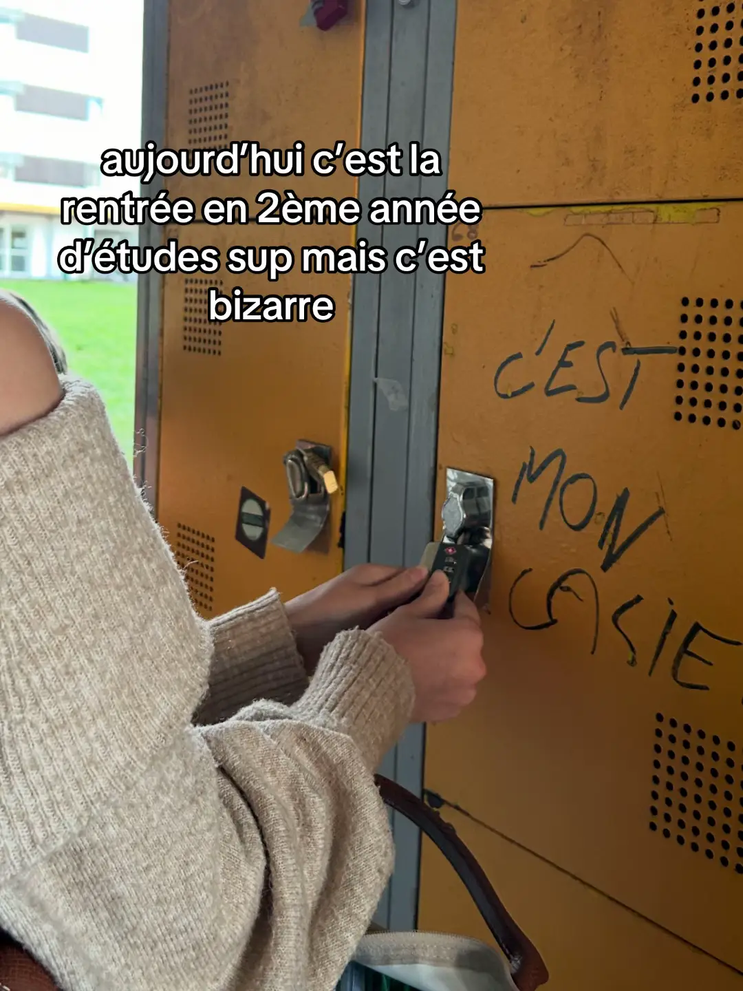 tsais la meuf qui veut pas lâcher le lycée 
