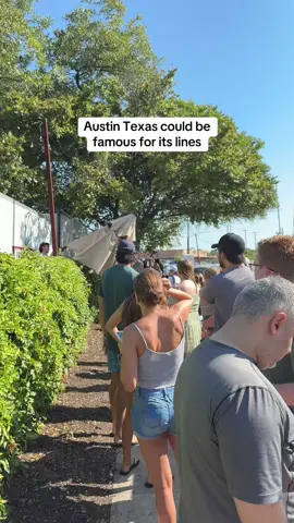 how’s the line for coffee this long😭😭 #atx #coffeedate #austintx #atxfoodie 