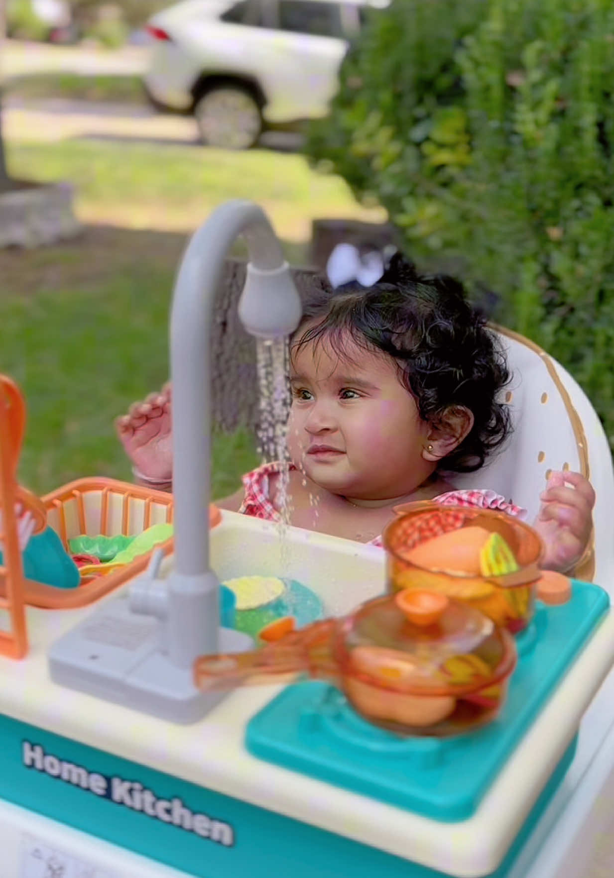 This is your sign to get a play sink. We took our 6 month old outside to play with her little sink on top of her high chair.Cute play sink with running water, She was so busy looking  at everything and touching them #american #srilankan #babeadarei 