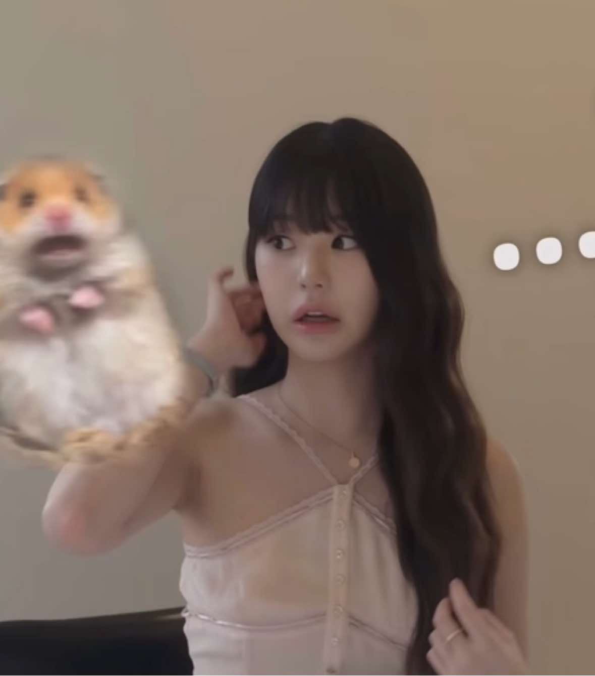 Wonyoung shocked after finding out what camera they’re using to film this vlog 🐹📸 #ive #jangwonyoung #wonyoung #wonyoungism #fyp 