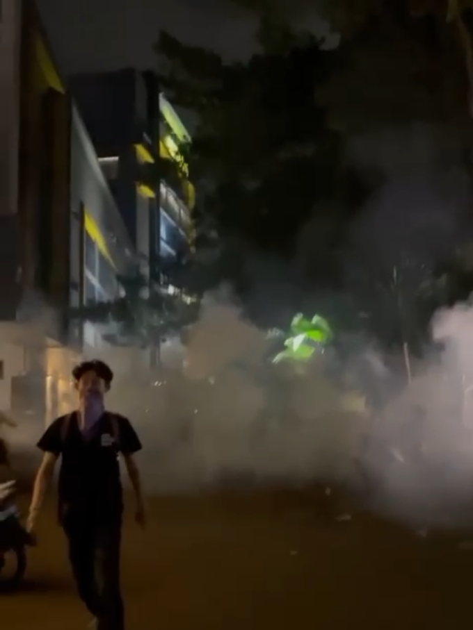 Kampus Unisba dan Unpas Bandung mendapat tekanan represif aparat. Kampus mahasiswa ditembaki gas air mata. 