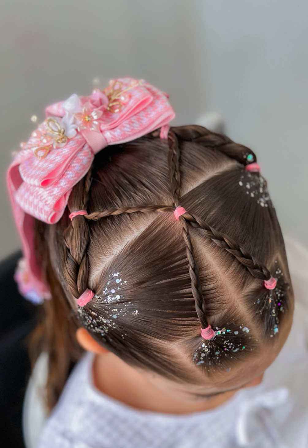 Estamos de volta com os penteados mais lindos da sua telinha 🎀 Gostaram amigas ? . . . . . . . #penteadoinfantil #peinados #maedemenina #dicasdecabelo #cabeloinfantil 