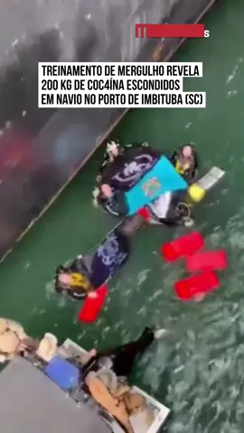 Aproximadamente 200 quilos de c0caína foram encontrados escondidos no casco de um navio no Porto de Imbituba, no Sul de #SantaCatatina, no último domingo (31/8). Segundo o 34º Batalhão da #PM, o navio Allegra tinha origem maltesa e a dr0ga iria para Portugal. Nenhum suspeito foi localizado durante a operação. A dr0ga foi localizada por volta das 16h40min, durante um treinamento de mergulho e varredura nas embarcações. Além dos militares, participavam do teste integrantes do Núcleo Especial de Polícia Marítima (Nepom) da Polícia Federal de Florianópolis e Itajaí, e agentes do Batalhão de Operações Policiais Especiais (Bope). Uma foto do caso mostra a droga separada em diferentes pacotes. Todo o material foi levado à Delegacia da Polícia Federal na Capital. Essa não foi a primeira vez que dr0gas foram localizadas em cascos de navios no Porto de Imbituba. Em fevereiro de 2024, mergulhadores da Polícia Federal encontraram 124 quilos de c0caína escondidos na estrutura submersa de uma embarcação ancorada no local. O navio tinha como destino a África do Sul. (via: @nsctotal) #TikTokNotícias