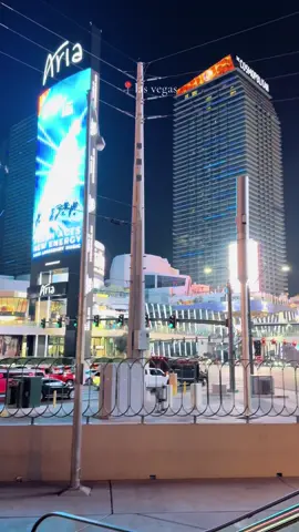 vegas glow✨ #lasvegas #fypage #vegasstrip #cityoflight 