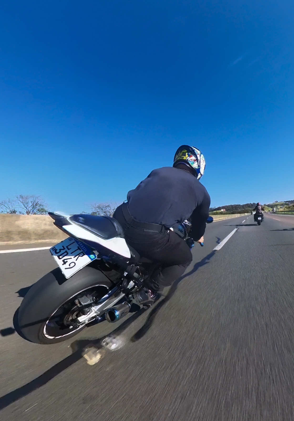 Eai , conhece essa moto ? 😈 Essa é a mãe delas ! 🦈 #bmwmotorsport #s1000rr #hp4 