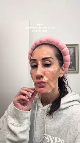 Bringing @CO2LIFT into my new year routine #facemask #skincare 