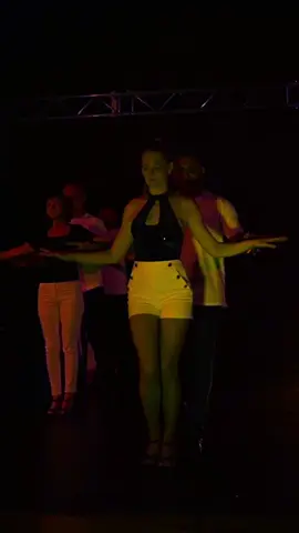 bailando bachata beginners performance #bailando #bachata #bloismaville #toursmaville #bachatadance #francecouple