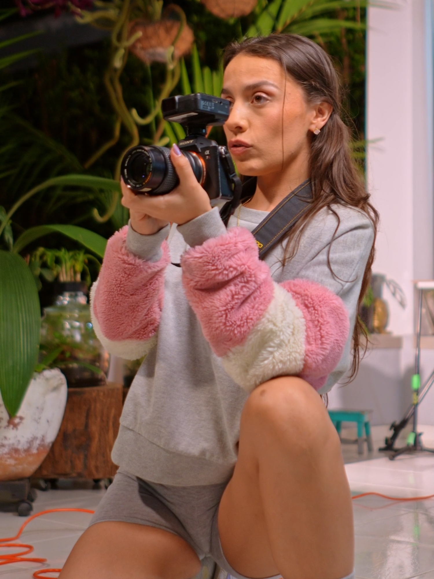 💕 No es solo una imagen… es un instante eterno de amor propio y autenticidad. Cada sesión es un viaje hacia adentro, una oportunidad para detener el tiempo y reconocer lo hermosa que eres en todas tus formas, con toda tu verdad.