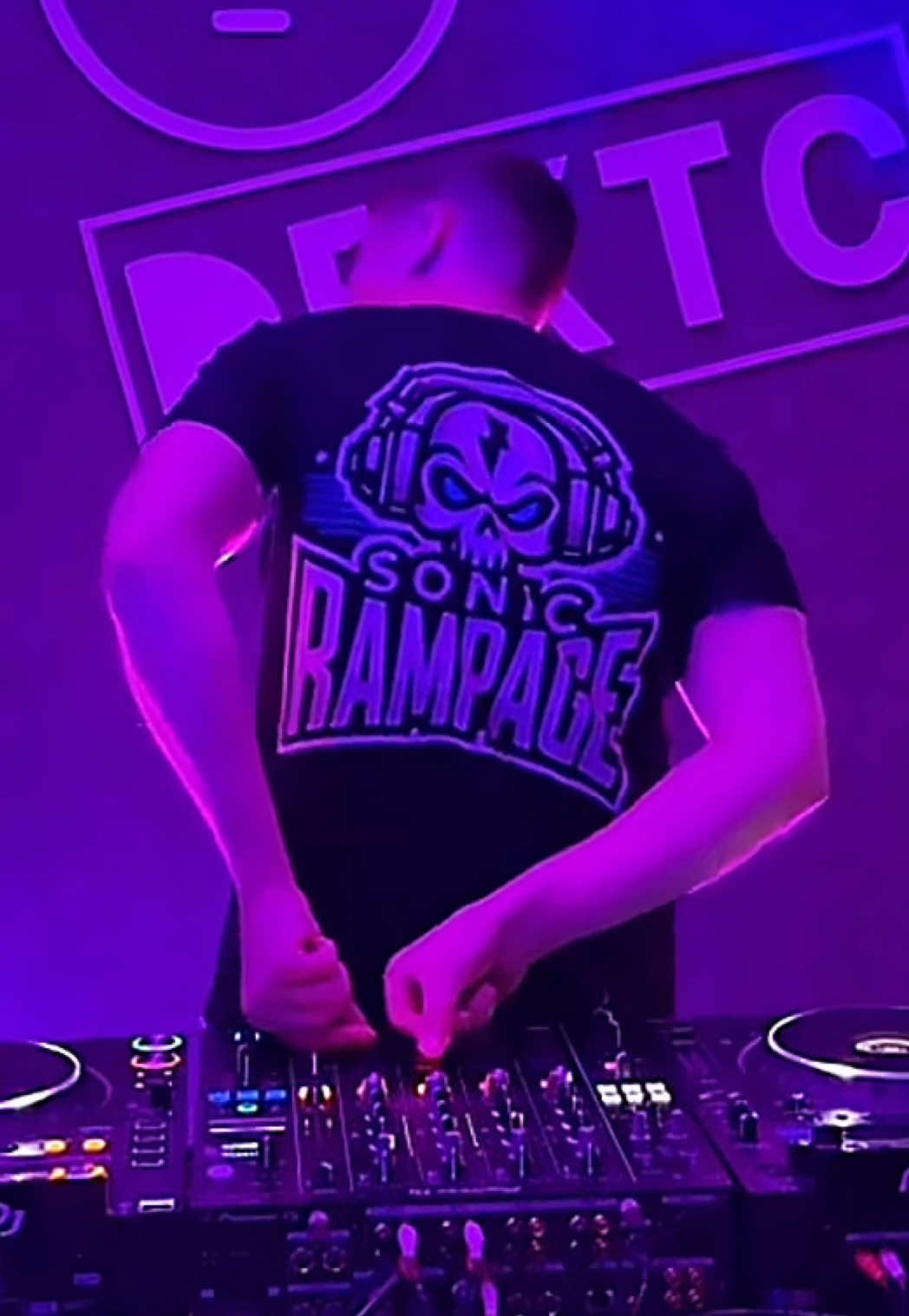 After Anima nailed the Dextc Twist, now @Sonic Rampage  just pulled it off !!   #uptempo   #bounceuptempo   #hardcore   #hardcoremusic   #dextc 