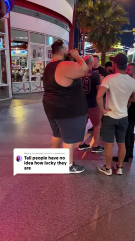 Replying to @Awndrayuhh #vivalasvegas33 #fremont33 #girlsonthescale 