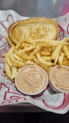 #raisingcanes #rasta #jamaica #dubai #food 