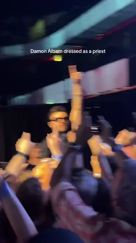 you just never know this guys next move #damonalbarn #gorillaz #london #fyp #gorillazedit 