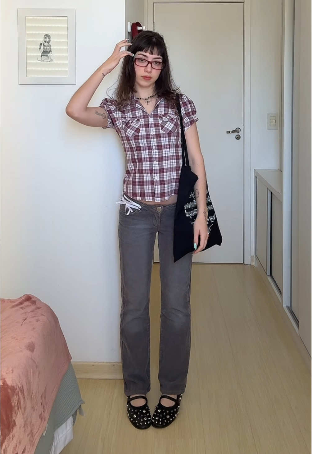sempre sofro gravando esse tipo de video porque tem tantas possibilidades (๑-﹏-๑) #schooloutfit #collegeoutfits #ootdinspo #outfitinspo #fyp 