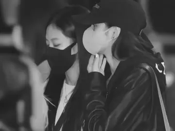 JENLISA || Selam lisa biasli hatunlar😜💋 . . . . #jennie #lisa #jenlisa #fly5266m #yagizaasigimdiyincekesfetoluyormuş  . . . . @JENNIE @LISA  . . @TikTok 