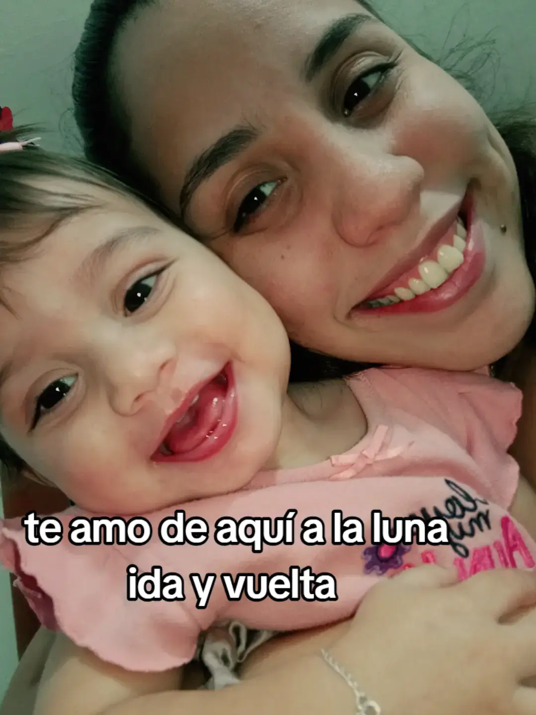 ser mamá no ha sido nada fácil, ha Sido un reto para mí, he estado dando lo mejor pero hace poco empecé a ir a terapia, reviví muchas cosas de mi infancia, cosas que no quiero repetir con mi bebé y tuve miedo mucho miedo, me sentí insuficiente e insegura, busque ayuda... y te digo, ella es mi mundo, pero sentía que estaba mejor sin mi. está depresión me agarró sin aviso y a Sido difícil, pero chicas les prometo que si se puede, busquen ayuda cuando ya estén cansadas, no somos máquinas me han dicho mis amigas, agradezco de verdad el núcleo de personas que me rodea, los amo a todos, gracias por poner un granito de arena e impulsarme a ser mejor cada día, ellos no lo saben, pero me han salvado cantidad de veces. así que empezando este mes con la prevención contra el suicidio, expongo mi caso... gracias por estar, no estamos solas. #septiembre #girlmoms 