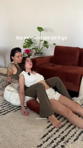 My job is provide a safe space for self healing, calling your nervous system and just simply giving you love ❤️  Become Touch Therapist 🔗 in bio  #fyp #touchtherapy #healingtiktok   