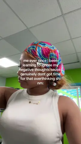 i didn’t even notice my sister got slapped in da back 😭 #fyp #relatable 