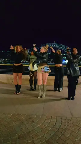 SYDNEY….I THINK HE KNOWS…🤌🏼🤌🏼 DC: me & @calvitjr  #fyp #yoursctour #ithinkheknows  @Mari Macleod @Ellerzz @Hannah Winship @Aniyahlation 