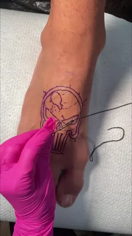 The Punisher a fuego en el empeine💀🪡 #patchtattoo #embroidery #embroiderytattoo #bordado            
