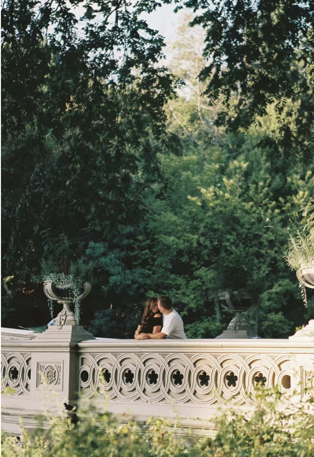 DM or email kaylacunananphoto@gmail.com to book🎞️✨✨ @judymariegartner  #couplephotos #filmphotographer #nycphotographer #newyorkcity #uws 