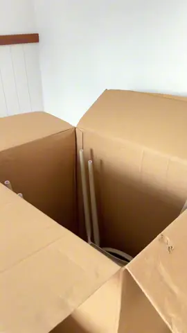 Minhas cadeiras de Polipropileno que comprei na Shopee para bancada da cozinha! Este é o modelo Allegra que suporta até 110kg #shopee #cadeiraallegra #cadeirashopee #shopeecheck #shopeefinds         ID: ARY-JKT-NBY