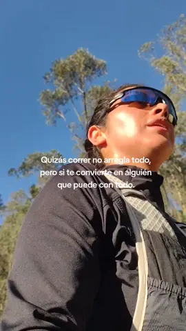 Quizás correr no arregla todo, pero si te convierte en alguien que puede con todo. 💪 #frasesbonitas #Running 🏃🏻🫀🔥