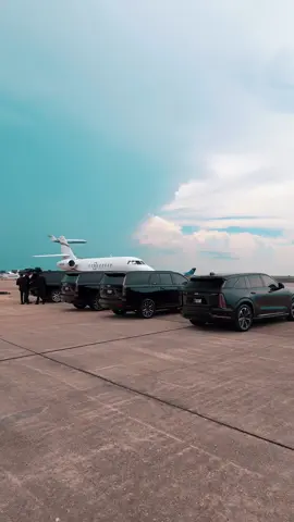 It’s a new month, new Monday and it’s Labor Day! This is how we rolling all through September!  While most hit pause, we hit the road. Driven by hustle, powered by luxury, and built for the ones who don’t wait for success… BOOK NOW 👊🏼 #neworleans #fypシ #chauffeur #businesstravel #luxury 