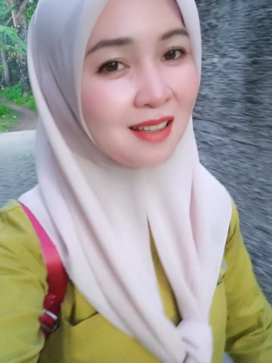 #Assalamualaikum met pagi shbt viti semuanya, brngkat kuli'ahh yuuk...#🥰 