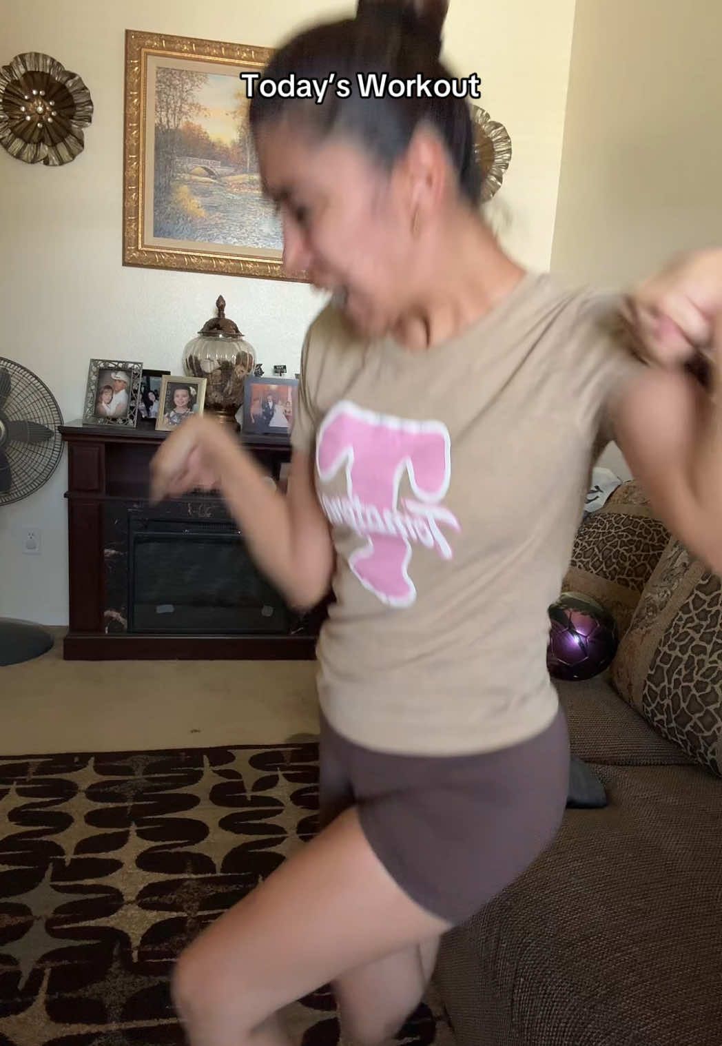 We are back at it💪🏻🍑 #homeworkout #GymTok #gym #Fitness #fy 