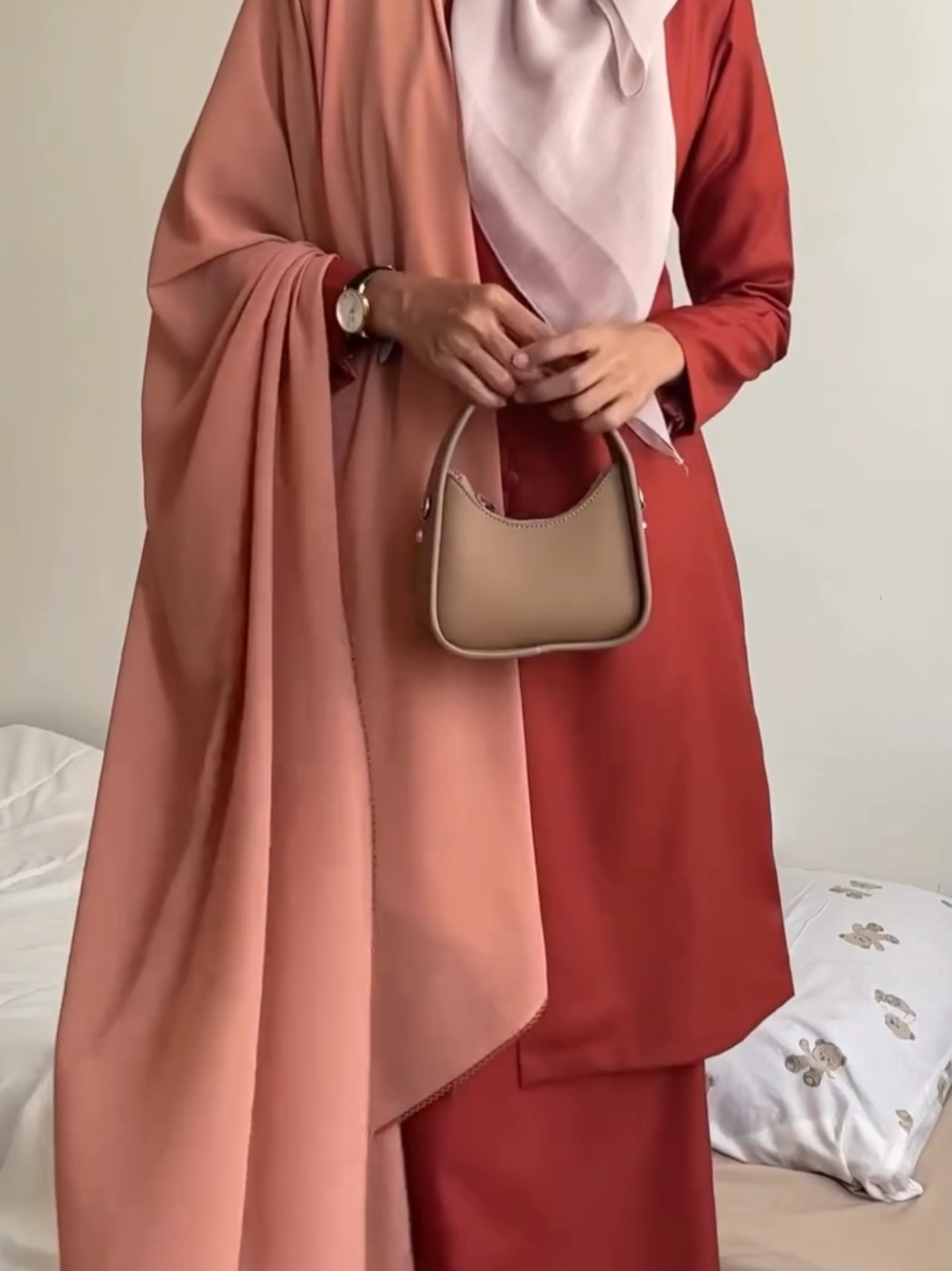 warna teracotta cantik banget #bajukurung #kurungmelayu #outfitkondangan #seragambridesmaid #dresskondangan #outfitideas #bajukurungmodern #bajulebaran2026 #seragamkeluarga 