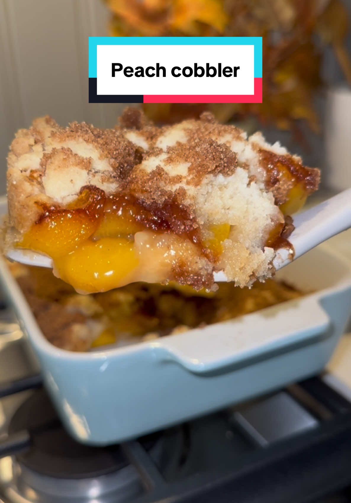I know this isn’t really peach cobbler. I also left the food spit out for the comments. Have fun! #dessert #bakinghack #easydessert #peachcobbler 