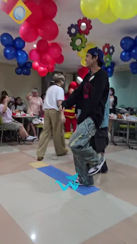 New:ID dancing to J-Hope Killin It Girl at @newdays.philippines 