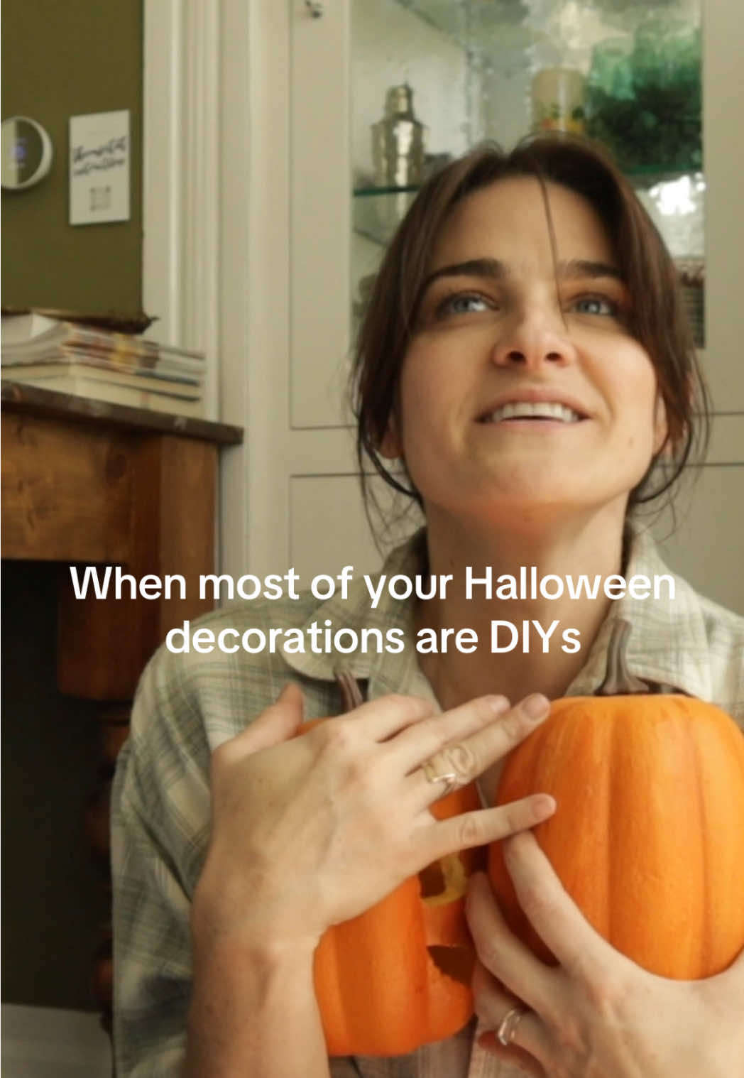 I recorded a whole Halloween decor/thrift video last year when I was 11 weeks pregnant and then ran out of steam to edit🎃 These aren’t even half of the DIYs I found in these tubs and I’m writing this from outside the craft store because I still have more ideas🙃 • • • #septober #halloweendecoration #halloweenhaul 