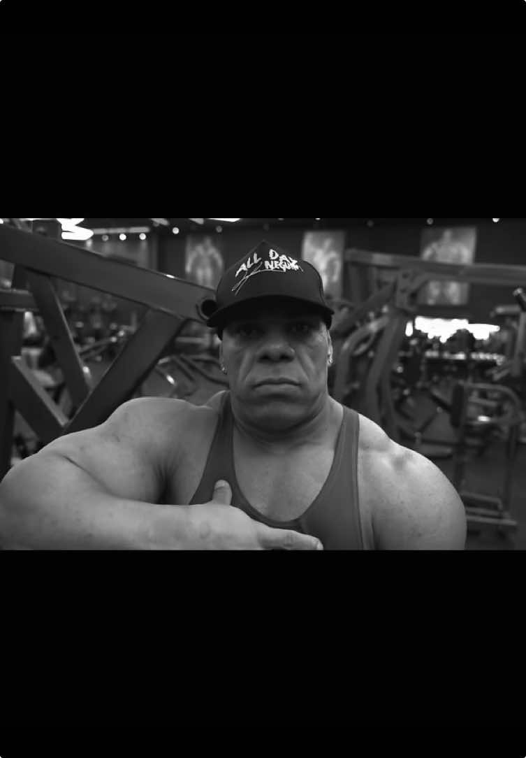 E um Brad de calabresa 😅 #gym #GymTok #foryou #fyp #academia 