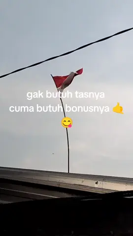 butuh kacamatnya aja #promomakangajian #beli1dapat6 #cleanoutfits #tas 