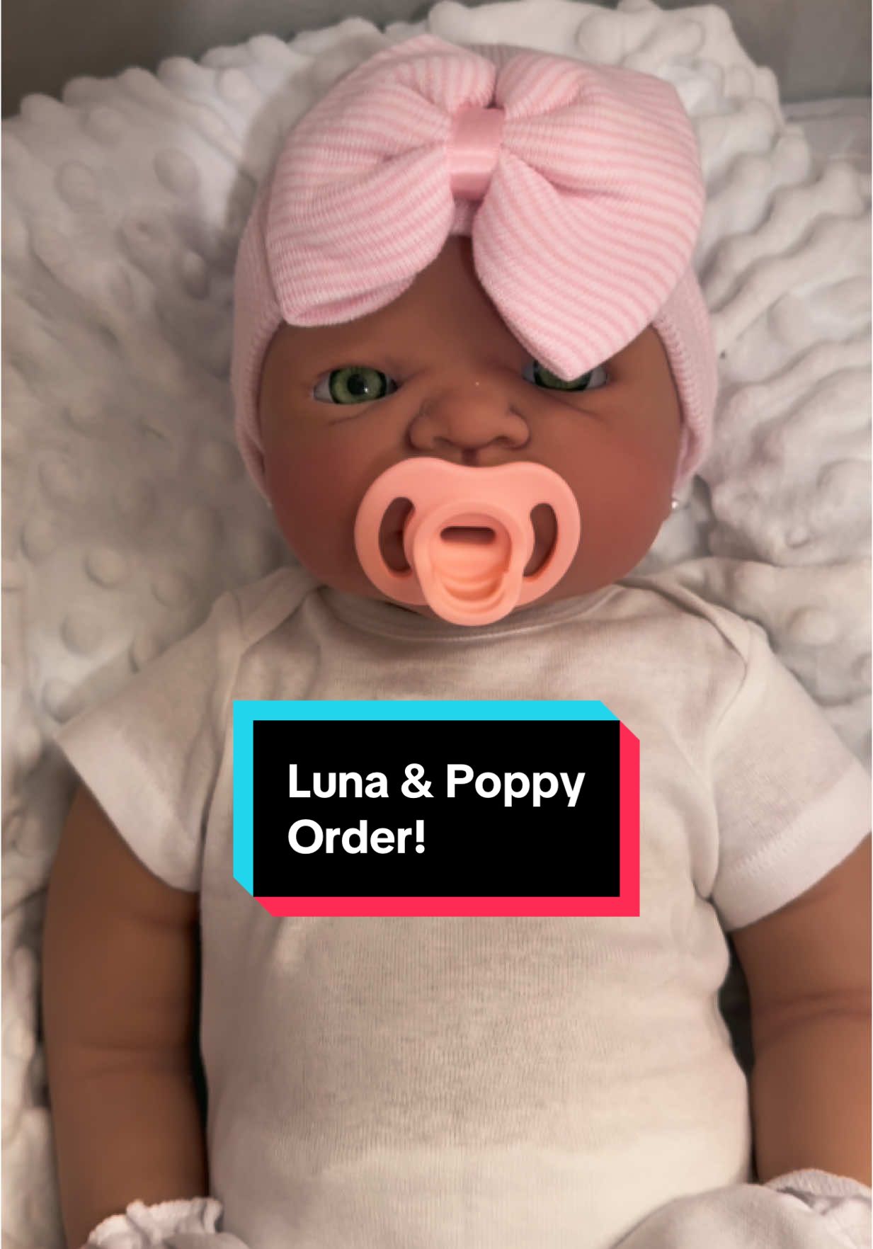 Luna y Poppy 💜🩷 so cute!  🥰 #LunaMoonaDollNursery #FabulousLifeOfLaLa #DollNursery #siliconedoll #siliconebaby #packanorderwithme #packingorders #order 
