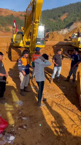 kegiatan laki laki yang tidak kebagian telor gulung🤣🤣🤣🤣#oprator ##excavator #fyp #tiktok 