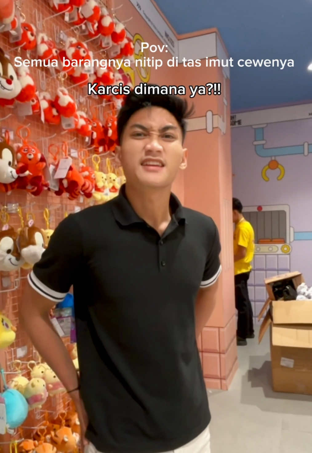 Liat aj tas imut dan tangan imut aku penuh