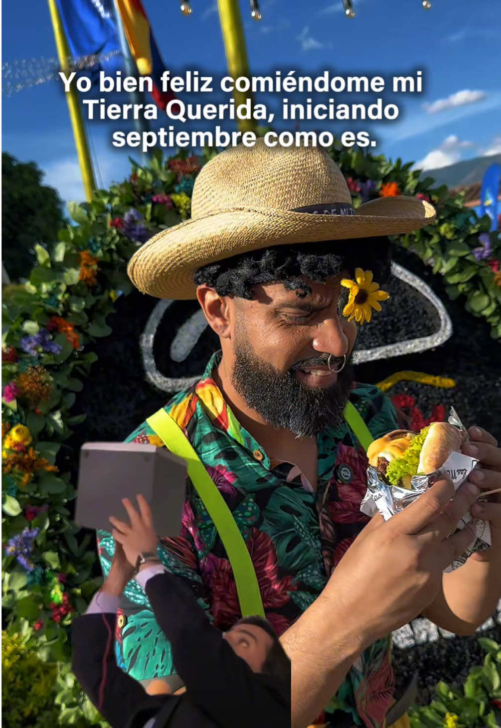 Septiembre ya está aquí y en Tierra Querida lo celebramos como más nos gusta: con sabor, con tradición y con esa hamburguesa que siempre conquista corazones. 💛🍟 #viral #septiembre #colombia #hamburguesas #fyp